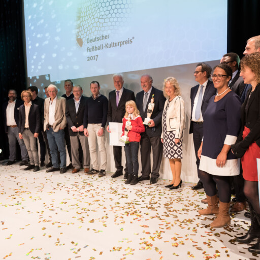 Fußball-Kulturpreis: Lernanstoß geht an Schule ist auf‘m Platz!