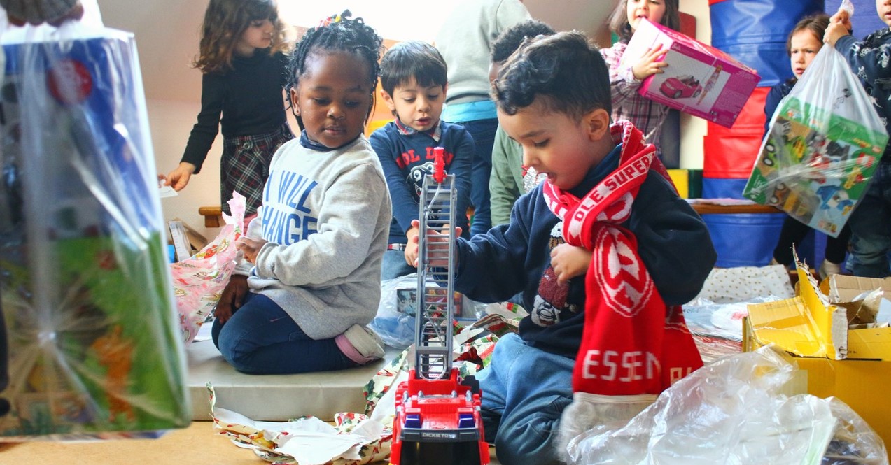 Wie schon im letzten Jahr geht Rot-Weiss Essen mit den Essener Chancen auf Herzenswünsche-Tour, um Essener Kids am Weihnachtsfest teilhaben zu lassen. (Archivfoto: Müller/EC)