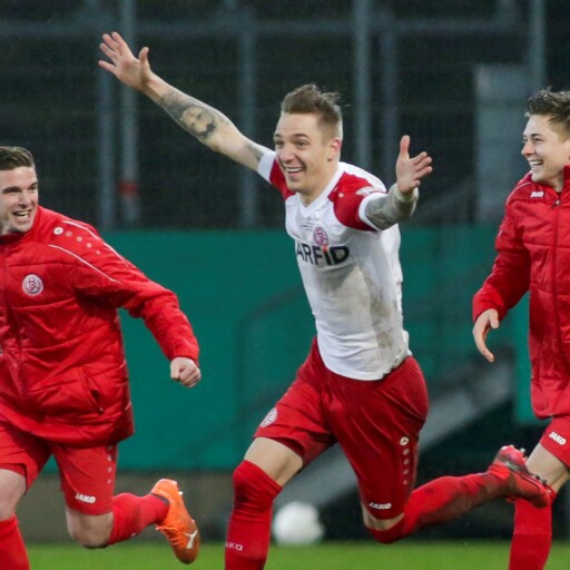 Pokal-Shirt und Co.