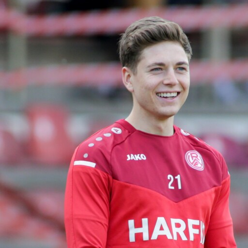 Sandro Plechaty bleibt Rot-Weisser