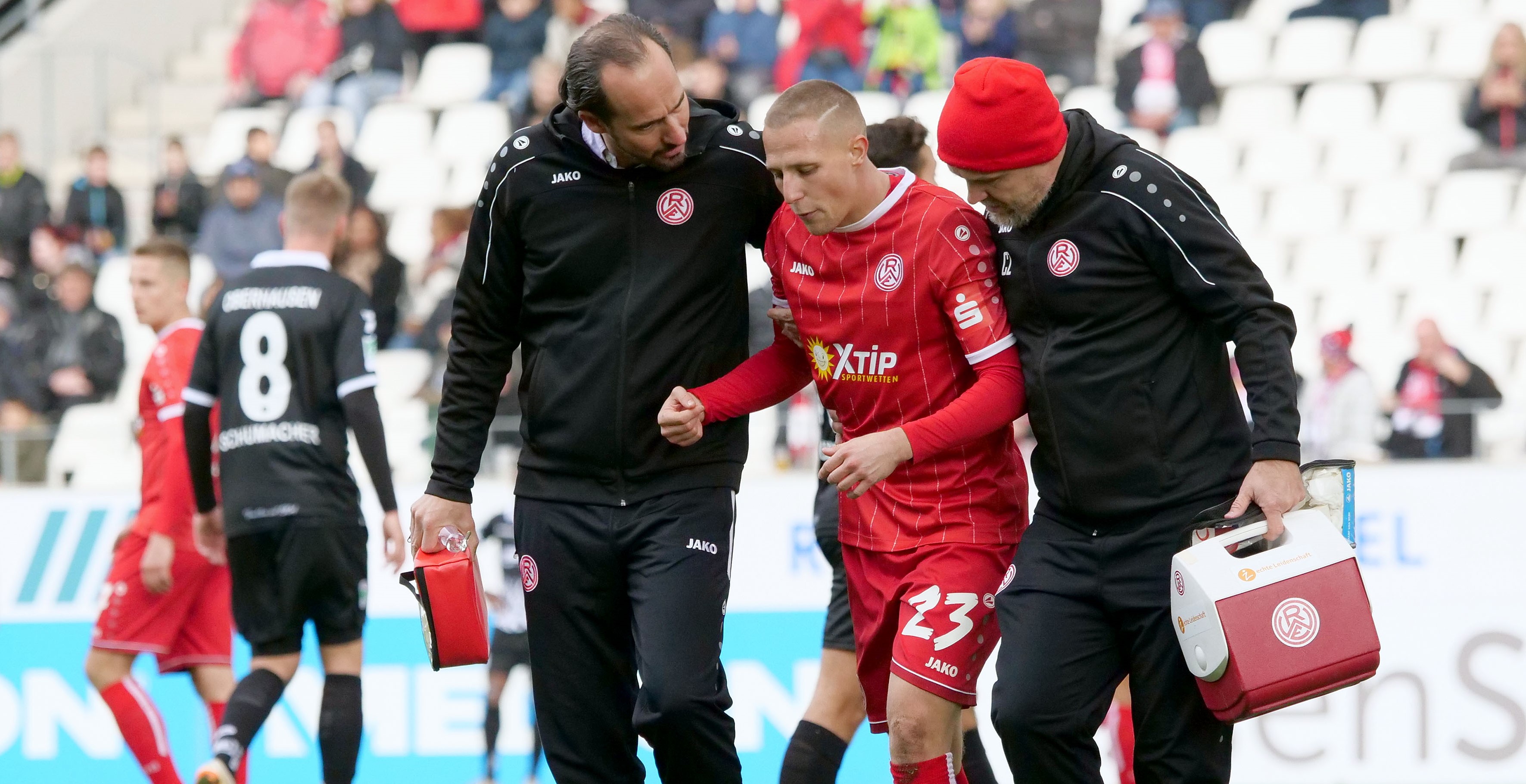 Florian Bichler verletzte sich im Spiel gegen Rot-Weiß Oberhausen. (Foto: Gohl)