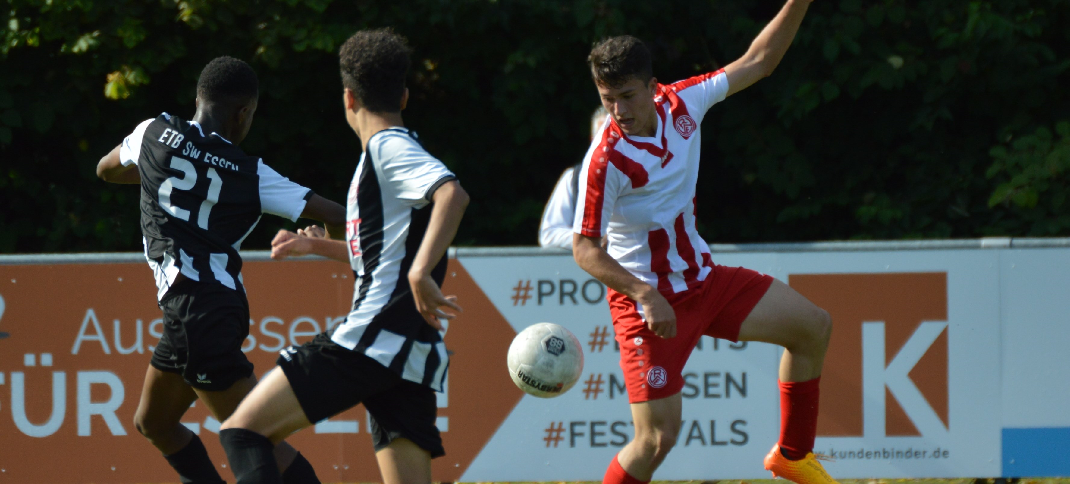 Die rot-weisse U16 gewann am Wochenende das Derby gegen ETB SW Essen mit 4:0.