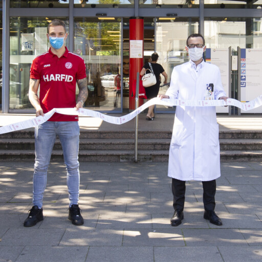 Corona-Helden: Lebensretter von RWE-Fans belohnt