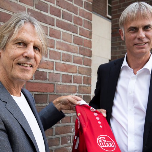Premium-Partner kleidet RWE-Trikotärmel