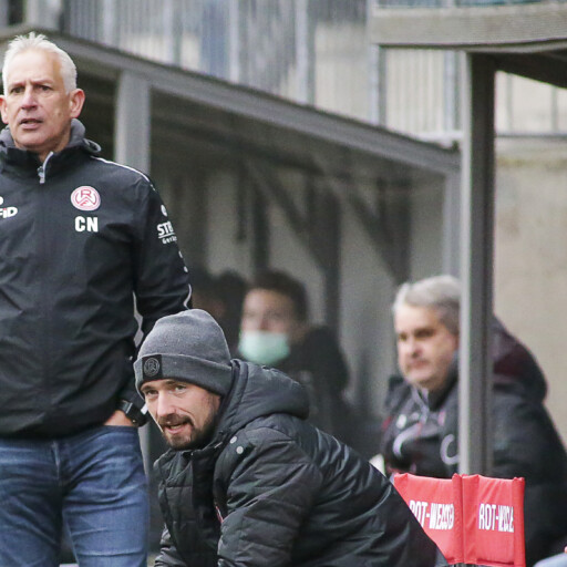 Team an der Seitenlinie komplett