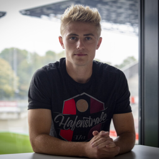 Cedric Harenbrock bleibt Rot-Weisser