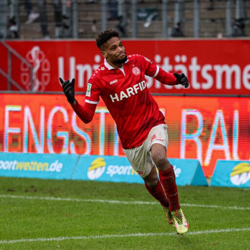 Young für „Tor des Monats“ nominiert!