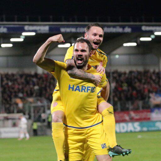 Derby-Sondertrikots: Jetzt in den Auktionen erhältlich!