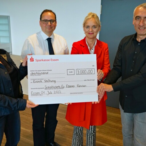 Evonik Stiftung spendet 3.000 Euro für RWE-Sozialticket
