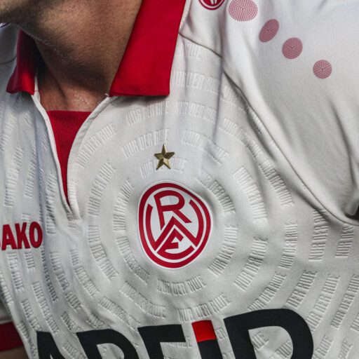 Trikots und Trainingsshirts: Restgrößen reduziert erhältlich