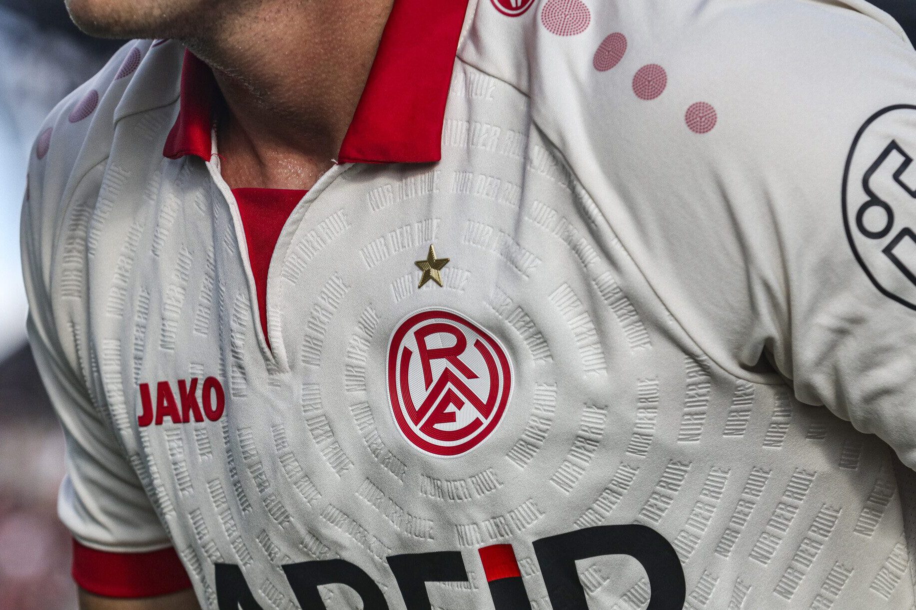Trikots und Trainingsshirts: Restgrößen reduziert erhältlich – Rot-Weiss Essen