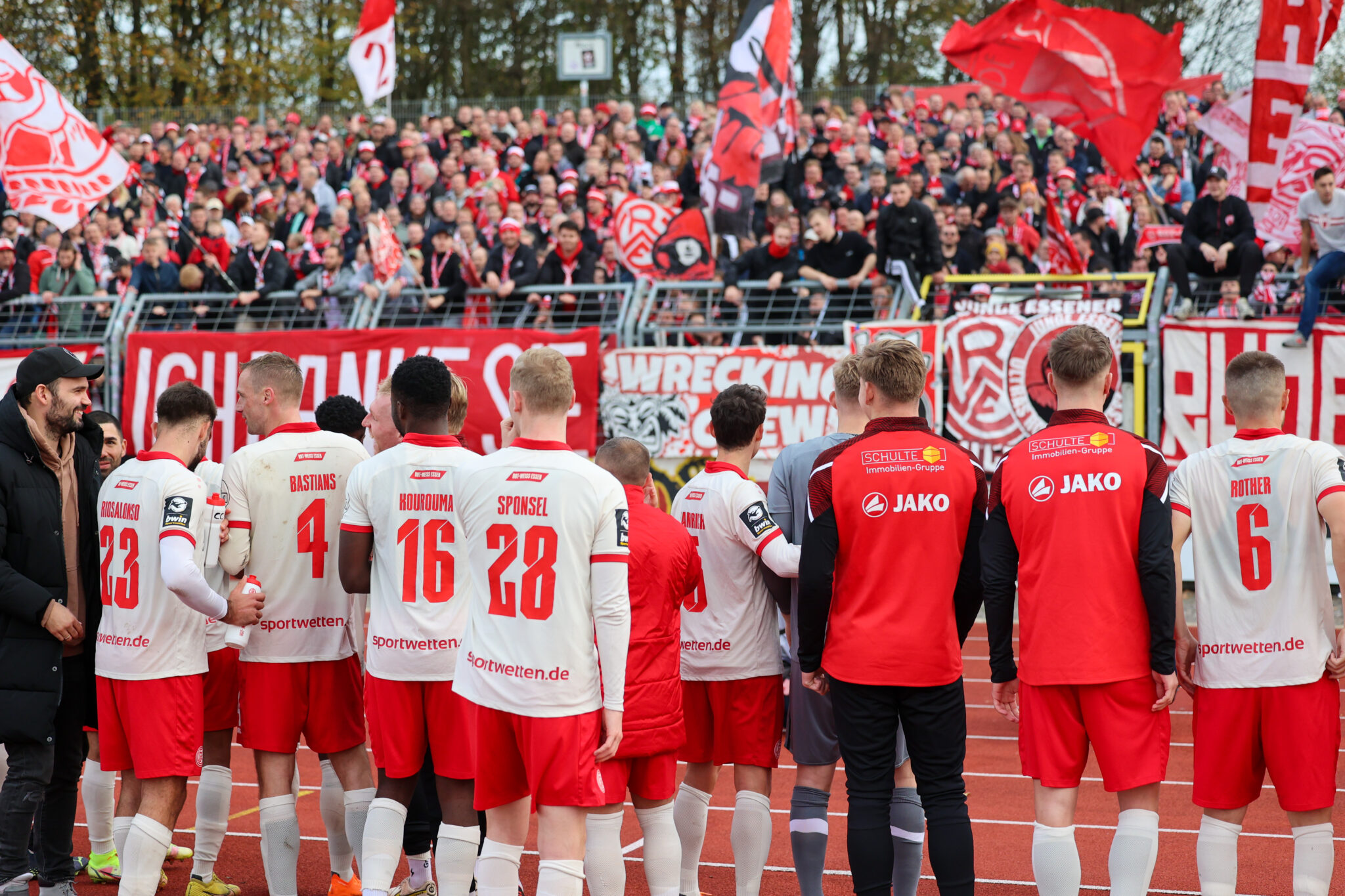 Fan-Hinweise zum Spiel zwischen Rot-Weiss Essen und den Halleschen FC.