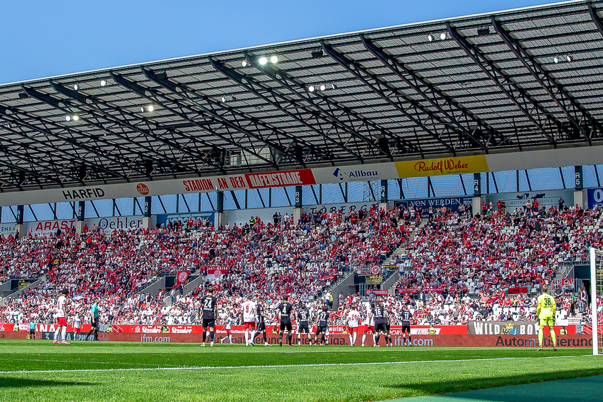 Rot-Weiss Essen ist erstmals seit 2021 wieder im DFB-Pokal vertreten. Dauerkarteninhaber haben jetzt die Möglichkeit Karten für das Duell gegen den HSV zu kaufen.