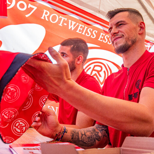 Krasniqi und Wiegel besuchen Karnaper Dorffest