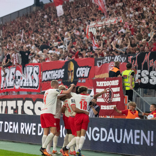 Unter Flutlicht zum ersten Dreier!