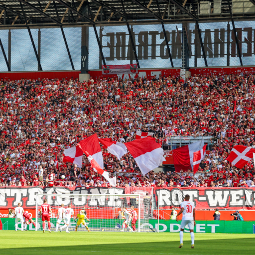 Volle Hütte gegen den HSV!