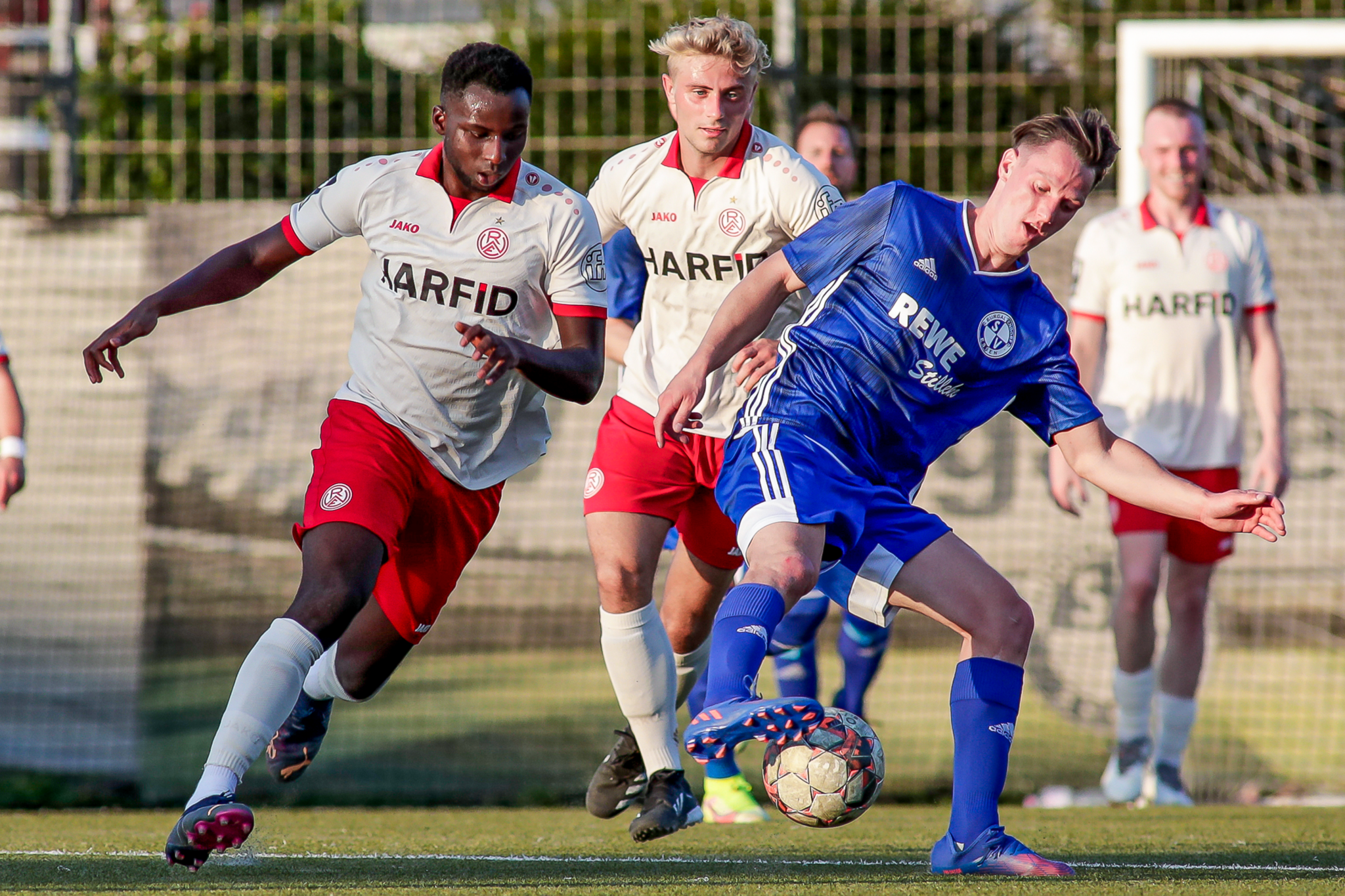 Die letzte Erstrundenpartie im Niederrheinpokal gewann Rot-Weiss Essen mit 5:0 beim SV Burgaltendorf.