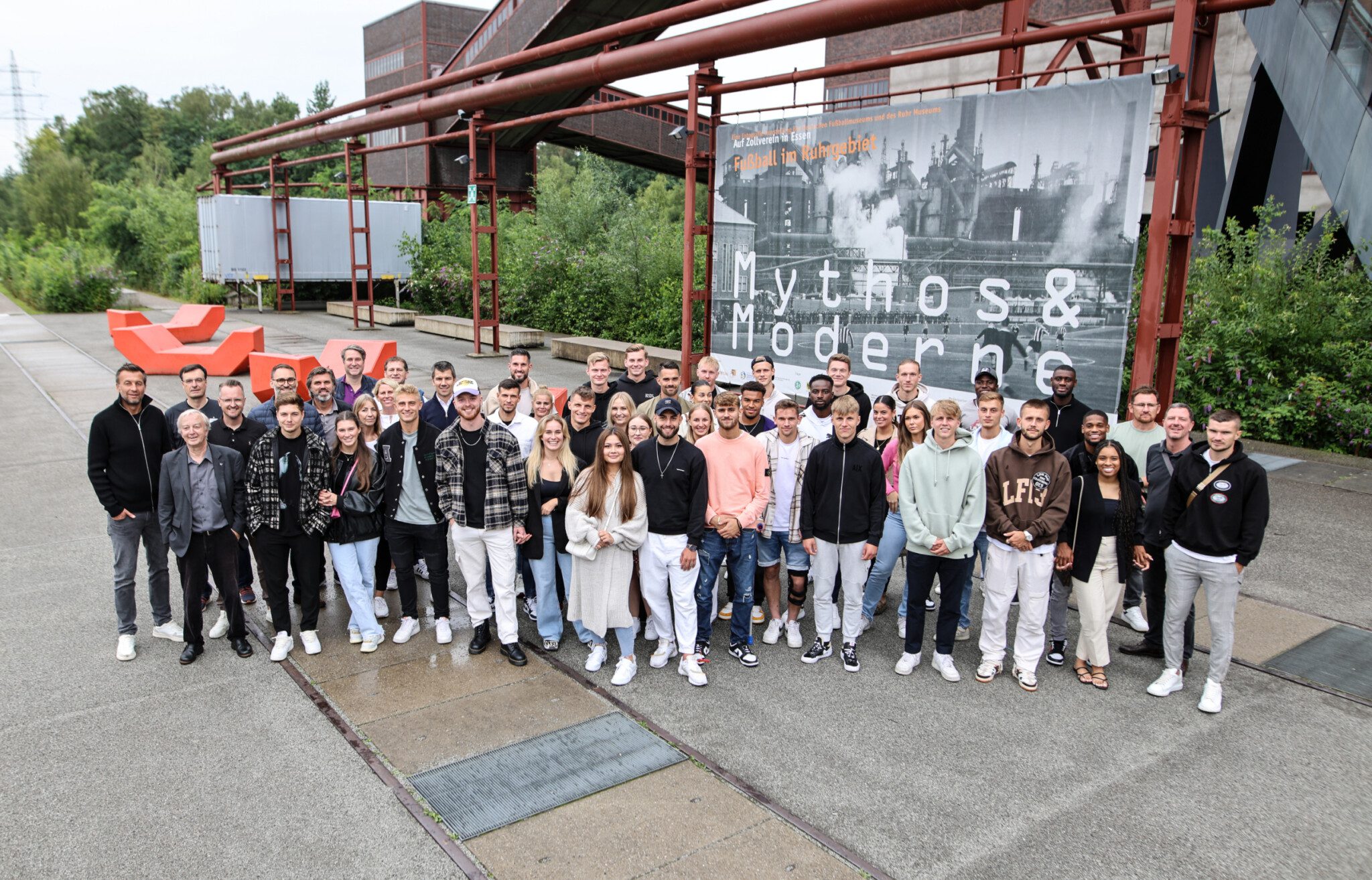 RWE-Team macht Stadtrundfahrt und besucht Ruhr Museum – Rot-Weiss Essen