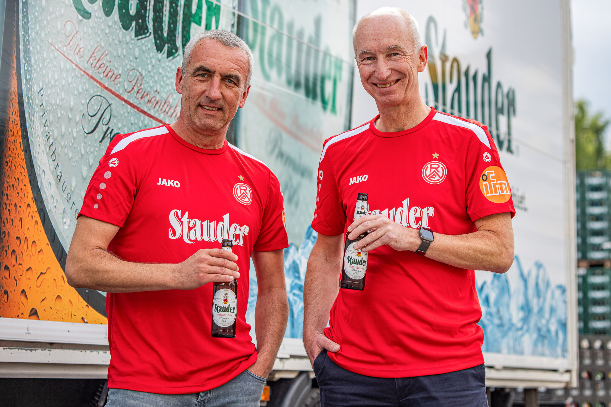 Niederrheinpokal: Stauder auf der Trikotbrust – Rot-Weiss Essen
