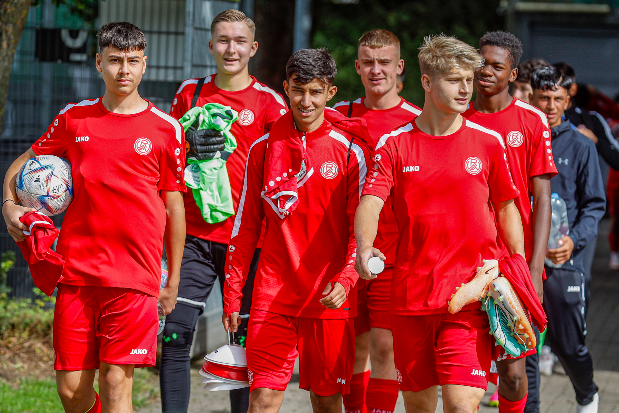 Glückliche Gesichter bei der U17, die nach drei Spieltagen noch ungeschlagen ist.