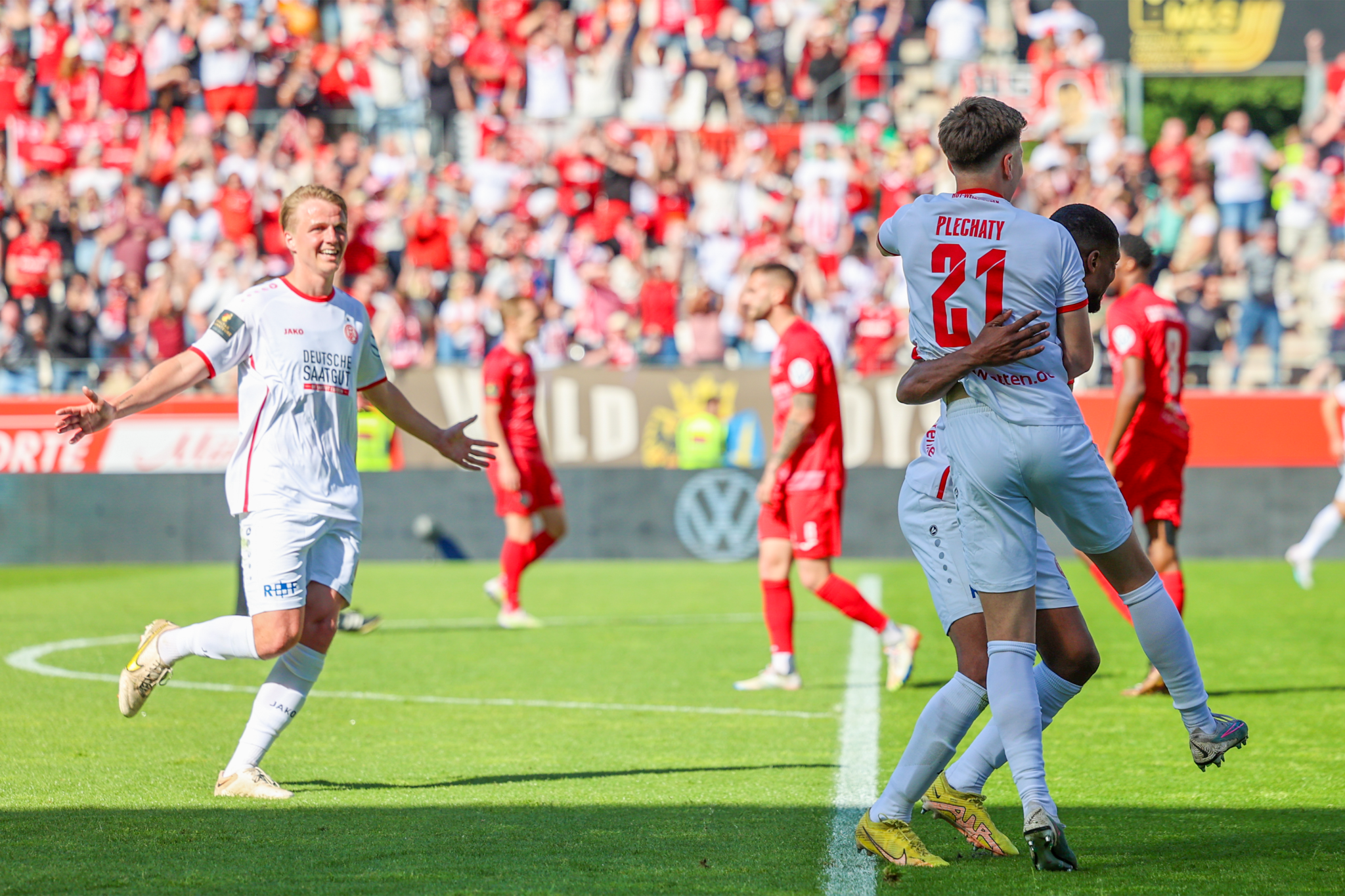 Durch den 2:0-Erfolg über Rot-Weiß Oberhausen im Niederrheinpokal-Finale erreichte RWE den DFB-Pokal.