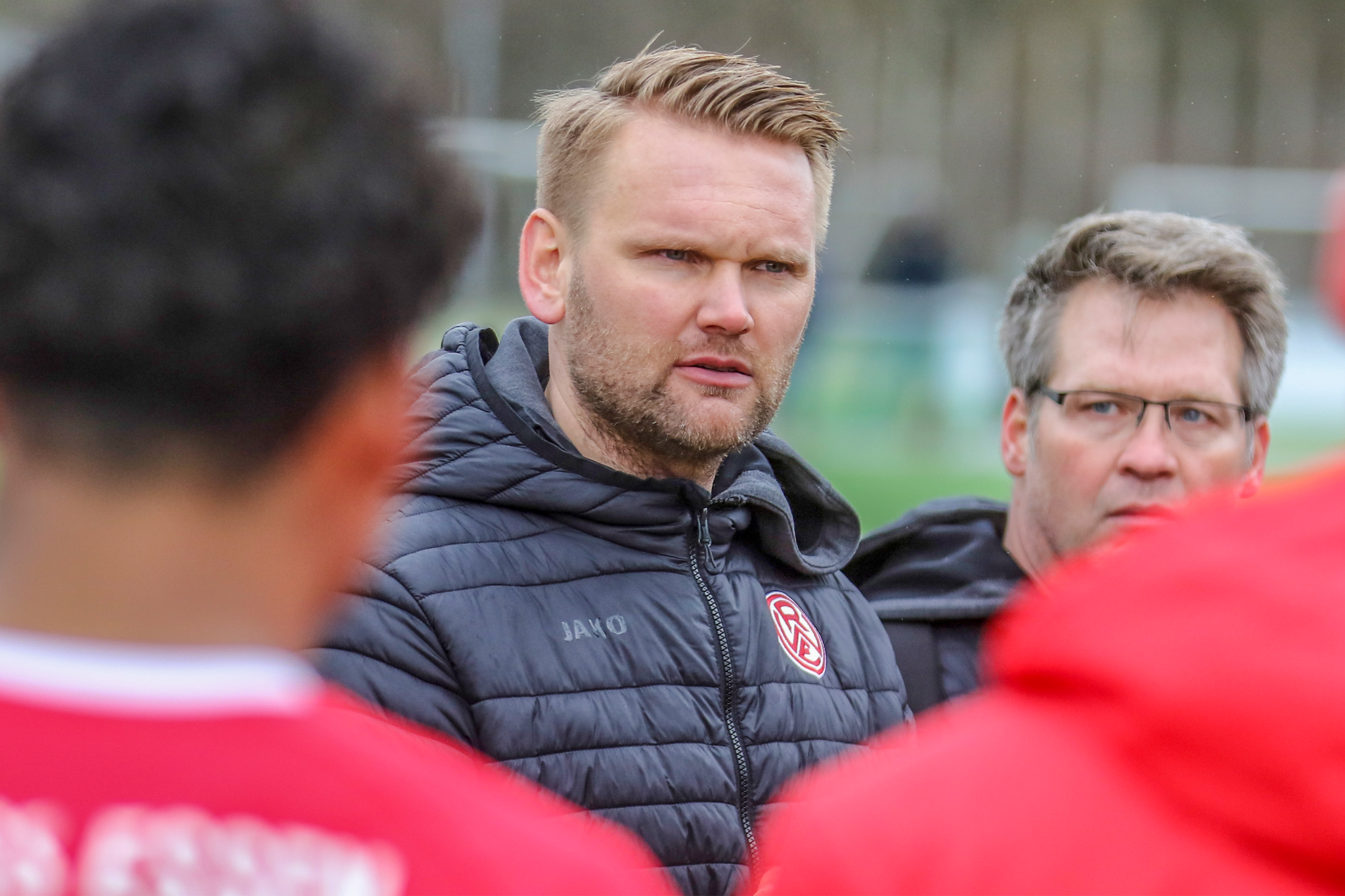 Konnte den ersten Saison-Sieg feiern: U19-Trainer Simon Hohenberg.