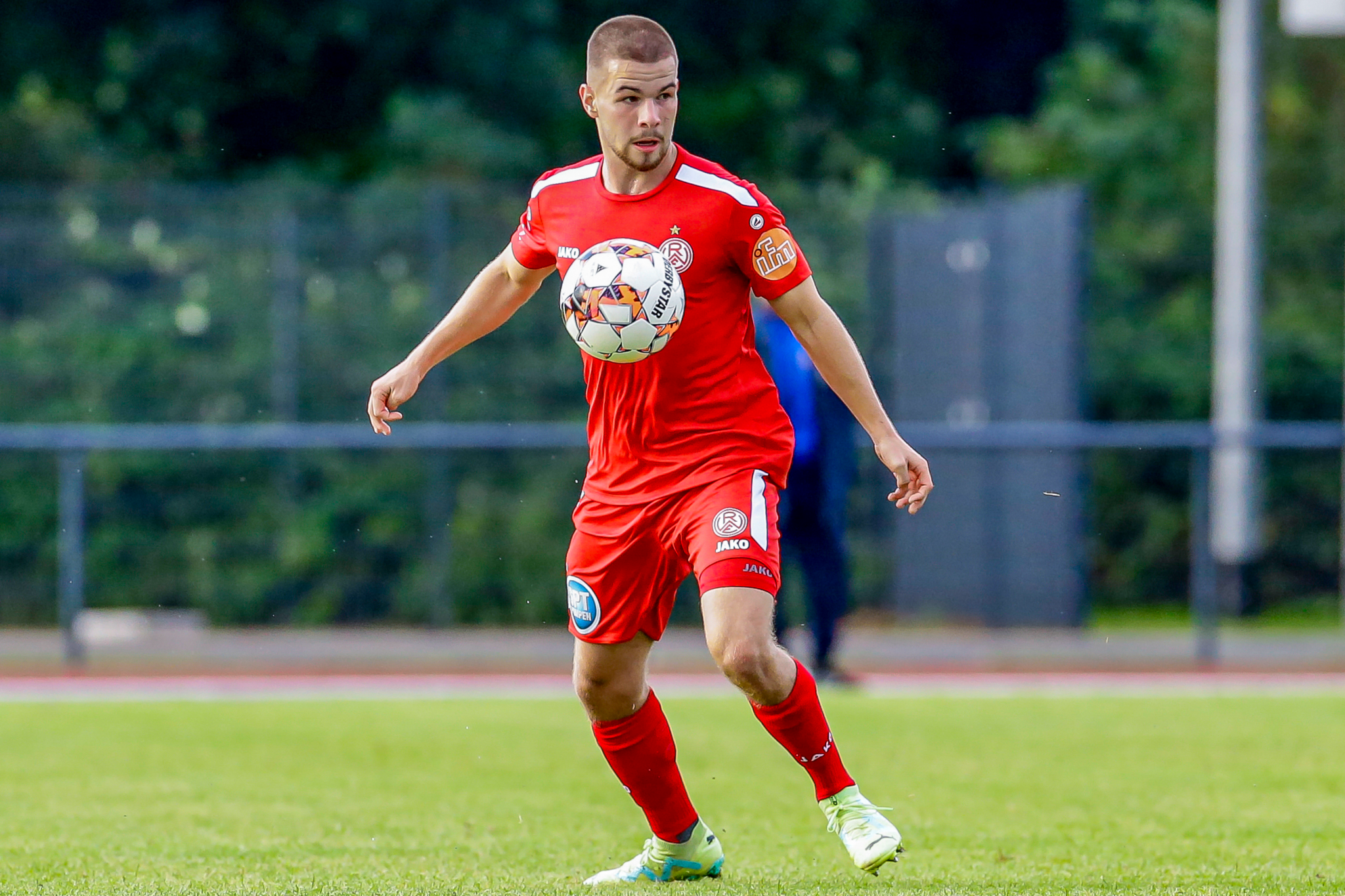 Rot-Weiss Essens U19-Kapitän Mats Brune richtet den Blick auf den TSV Meerbusch.