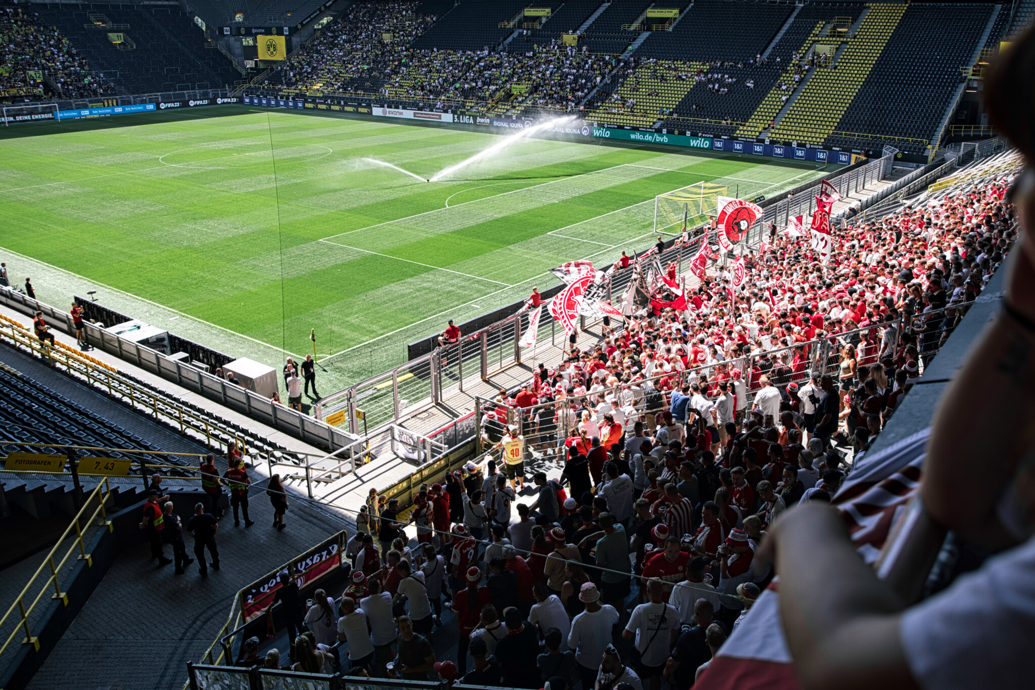 Ticketinfos zu den Auswärtsspielen in Unterhaching und Dortmund – Rot-Weiss Essen