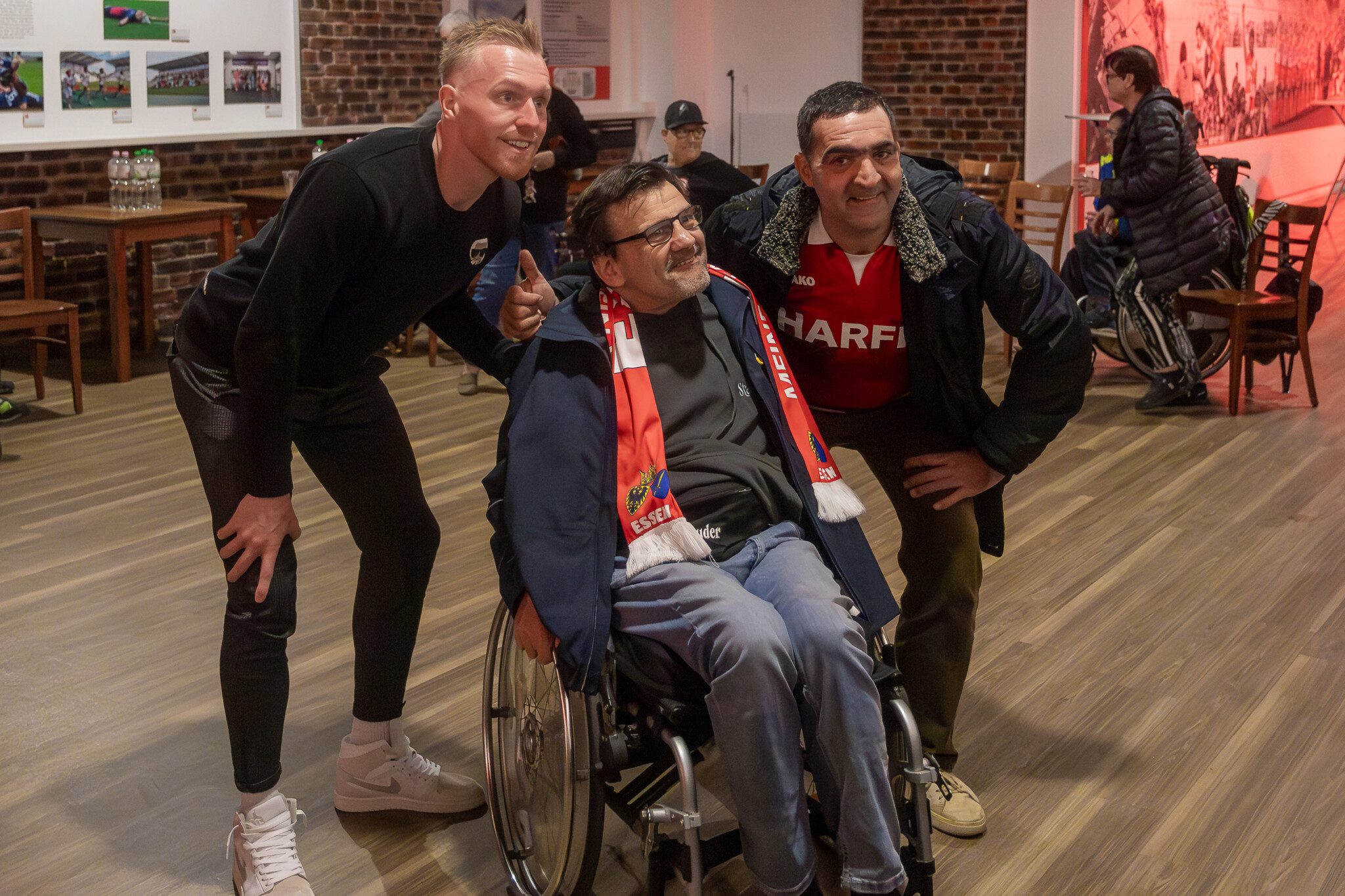 1. Rollstuhlfahrer-Stammtisch: „Fortan dauerhaft im Austausch sein!“ – Rot-Weiss Essen