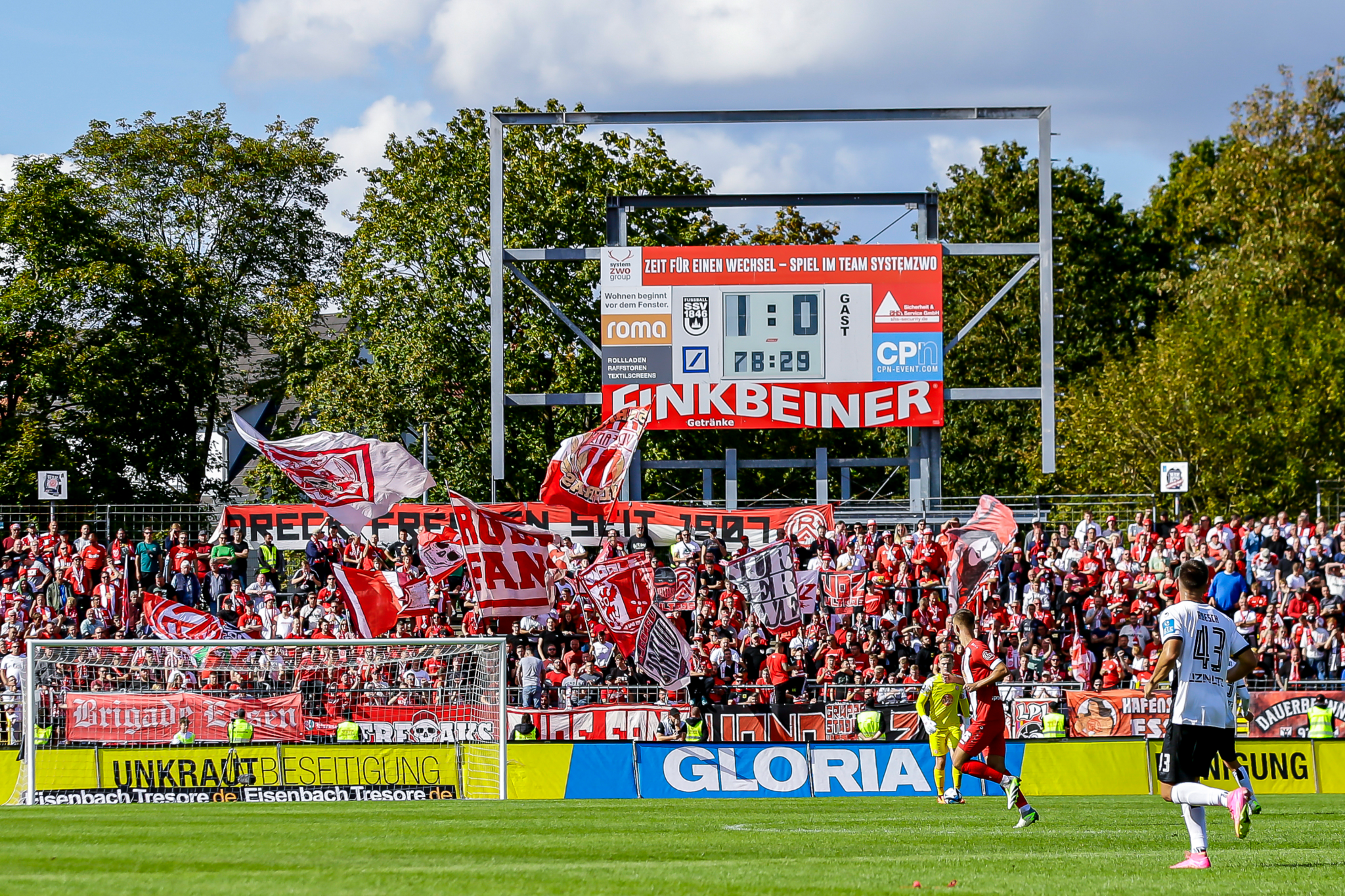 420 Fans begleiten Rot-Weiss Essen unter der Woche nach Bayern.