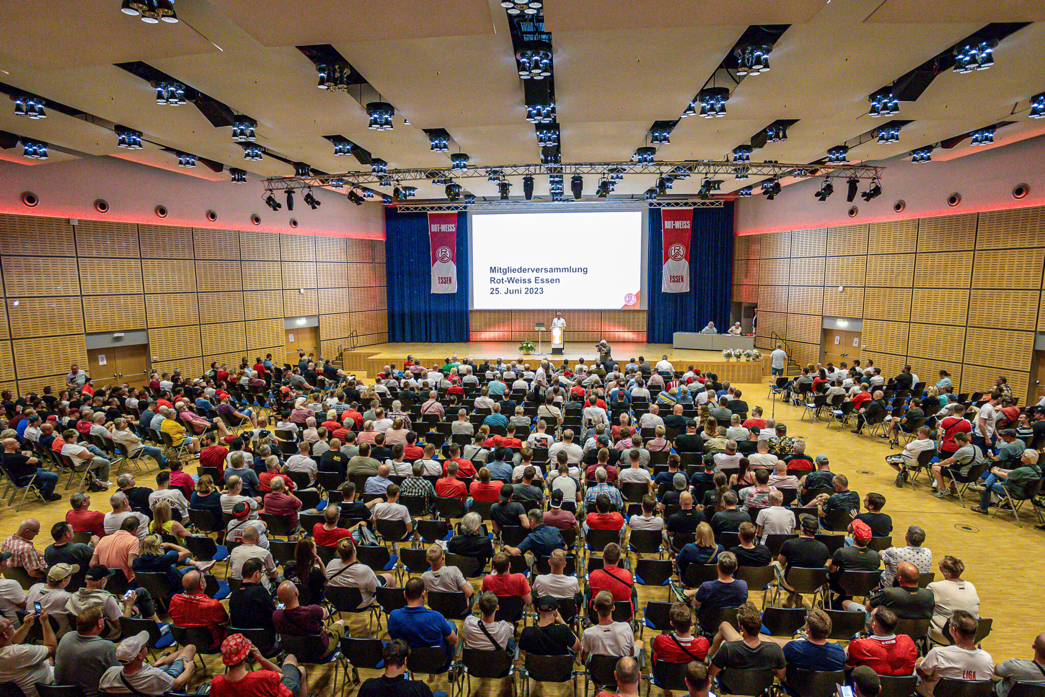 Save the date: Außerordentliche JHV 2023 am 19. November – Rot-Weiss Essen