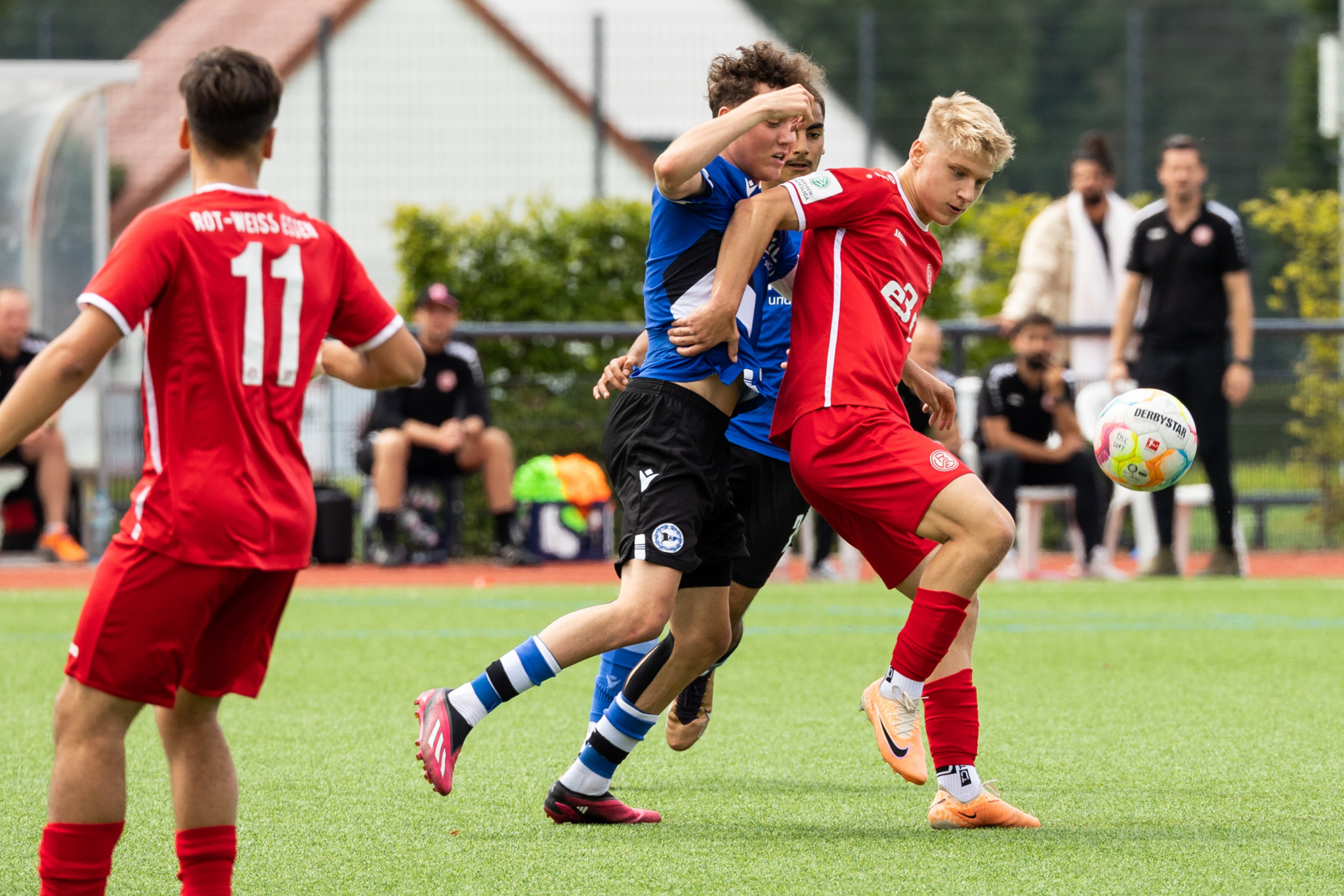 Das Hinspiel zwischen Rot-Weiss Esseb und Arminia Bielefeld endete 2:2-Remis.