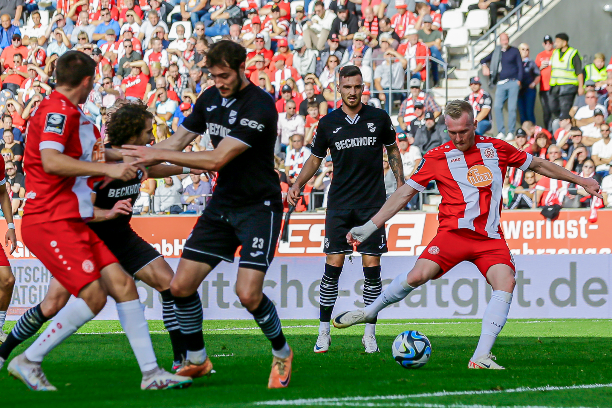Rot-Weiss Essen will gegen Verl im vierten Pflicht-Auswärtsspiel ungeschlagen bleiben.