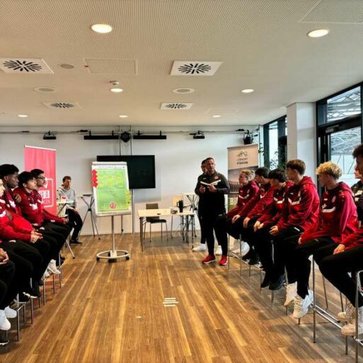 Rot-Weisse U16 im Lernort Hafenstraße