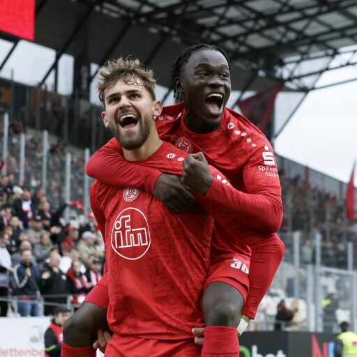 4:0 gegen Cottbus! RWE landet Befreiungsschlag