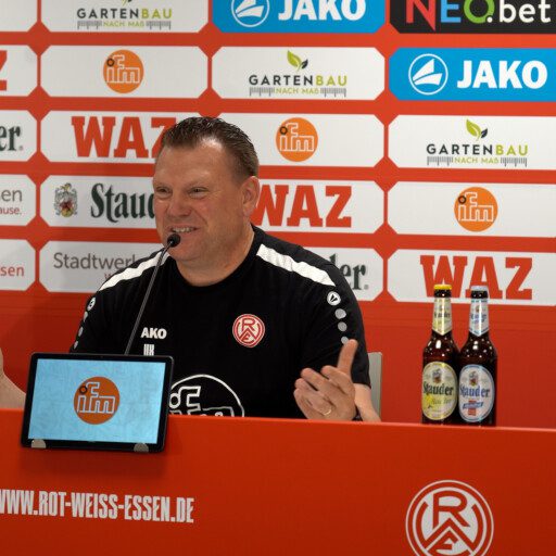 PK mit Uwe Koschinat vor Osnabrück-Heimspiel