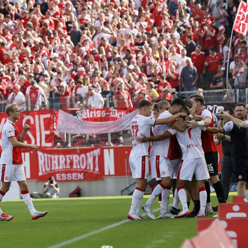 Erster Heimsieg: RWE besiegt Hansa Rostock 3:0