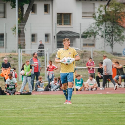 Entzündung im Knie: Jakob Golz fehlt im Eröffnungsspiel