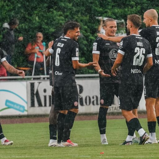 Intensiver RWE-Doppeltest: Sieg und Niederlage gegen Augsburg