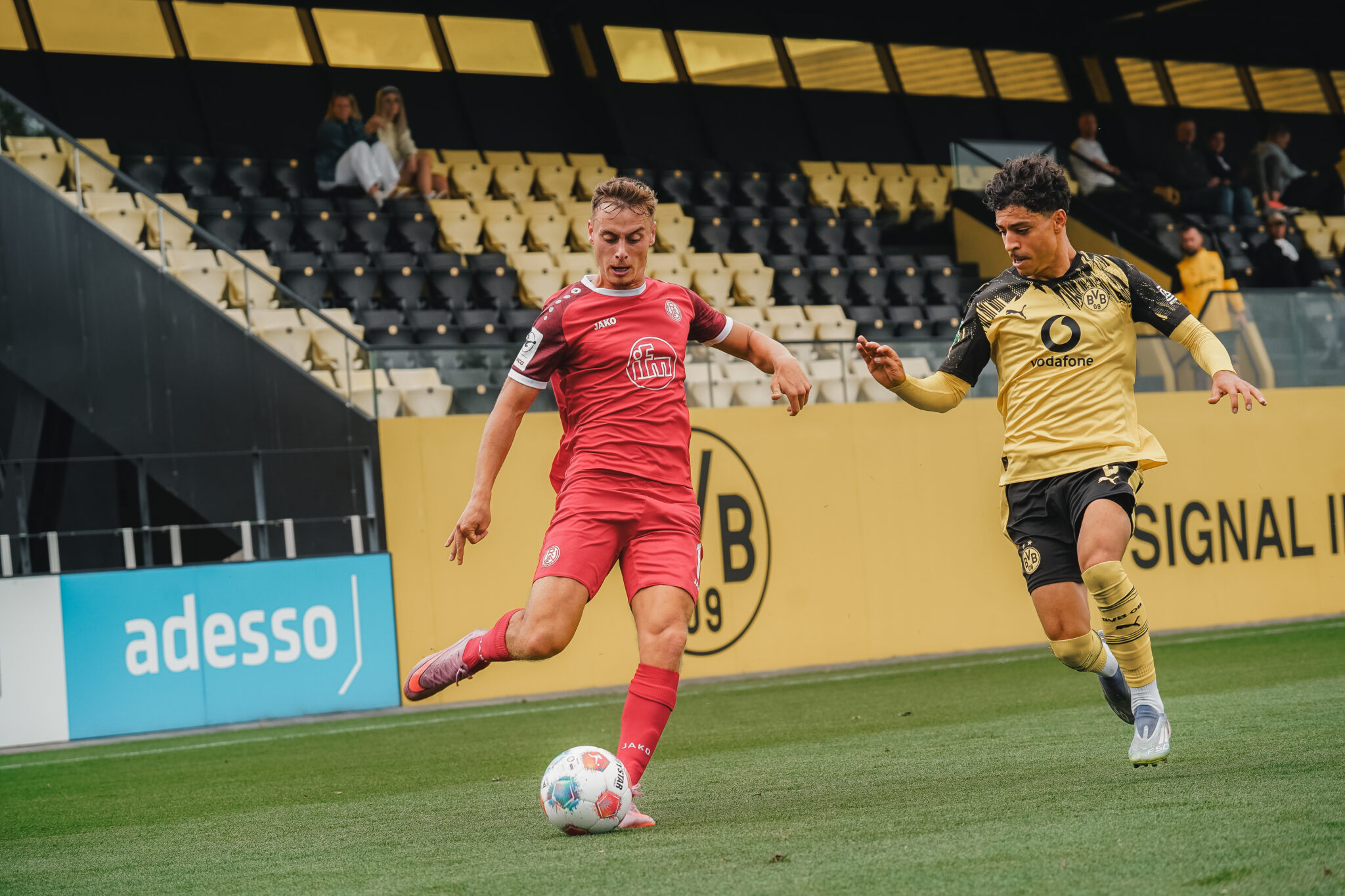 Nils Kaiser trifft zum 1:0-Testspielsieg gegen den BVB II – Rot-Weiss Essen