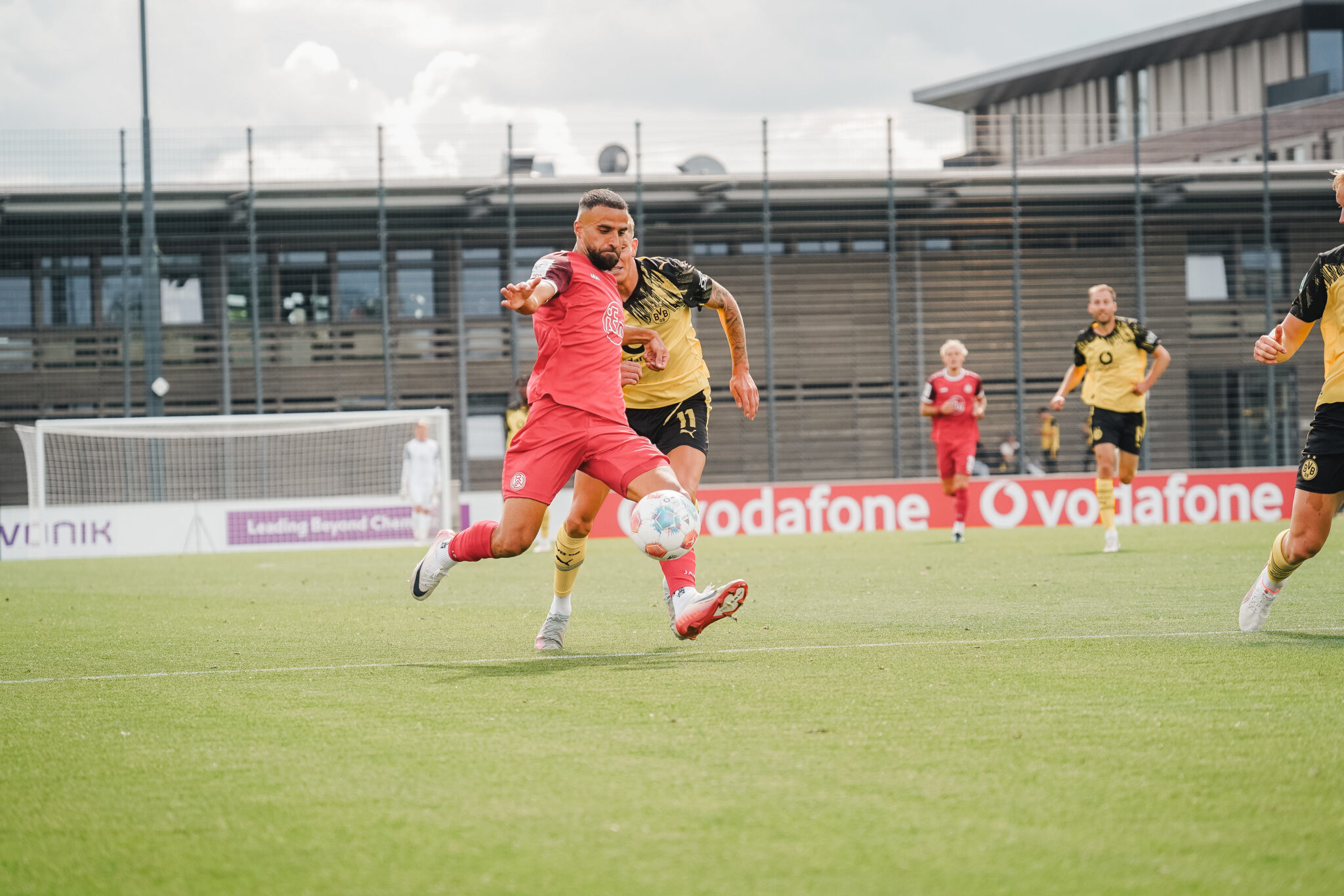 Nils Kaiser trifft zum 1:0-Testspielsieg gegen den BVB II – Rot-Weiss Essen