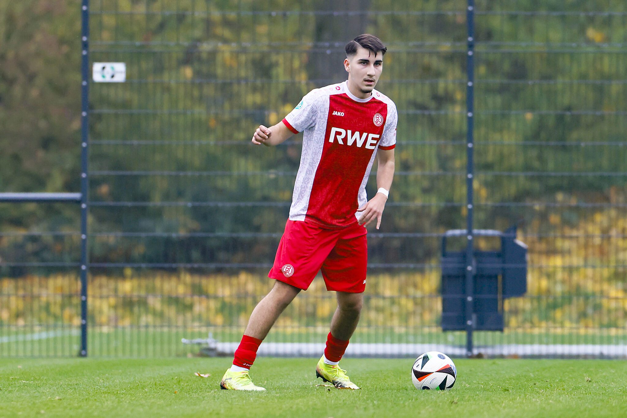 U19 im letzten Liga-Heimspiel des Jahres gegen Frankfurt gefordert – Rot-Weiss Essen