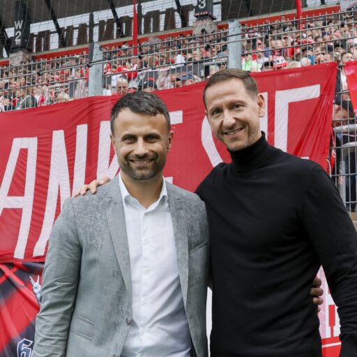 Liebe Fans von RWE, Mitglieder und Gäste!
