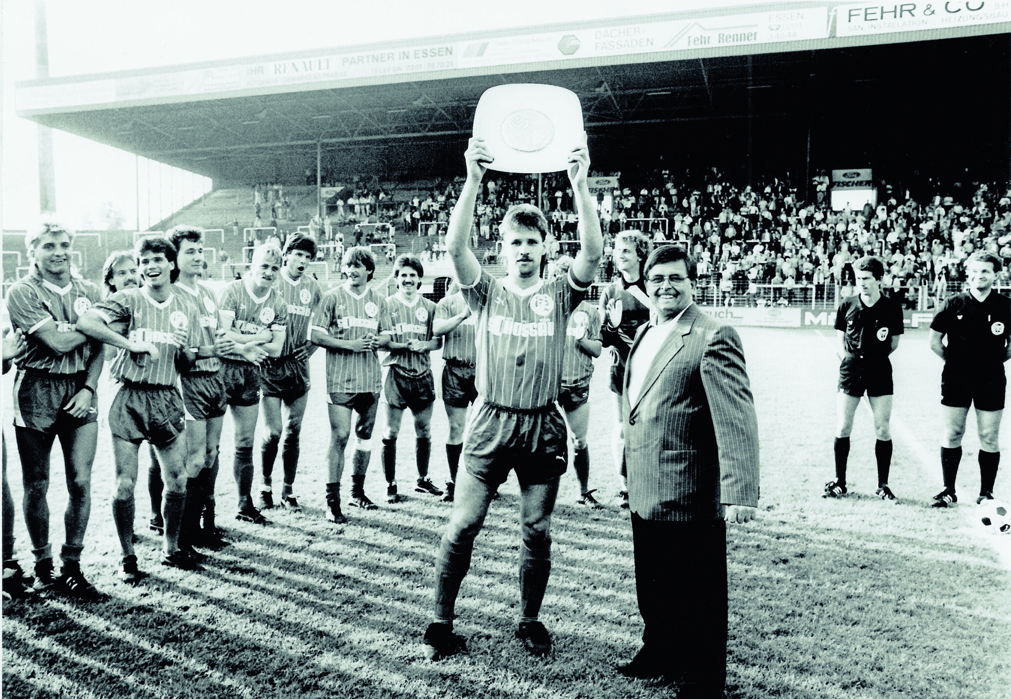 Vor 40 Jahren – Abstiegstrauma überwunden: Nach zwei Anläufen zurück in die 2. Bundesliga – Rot-Weiss Essen