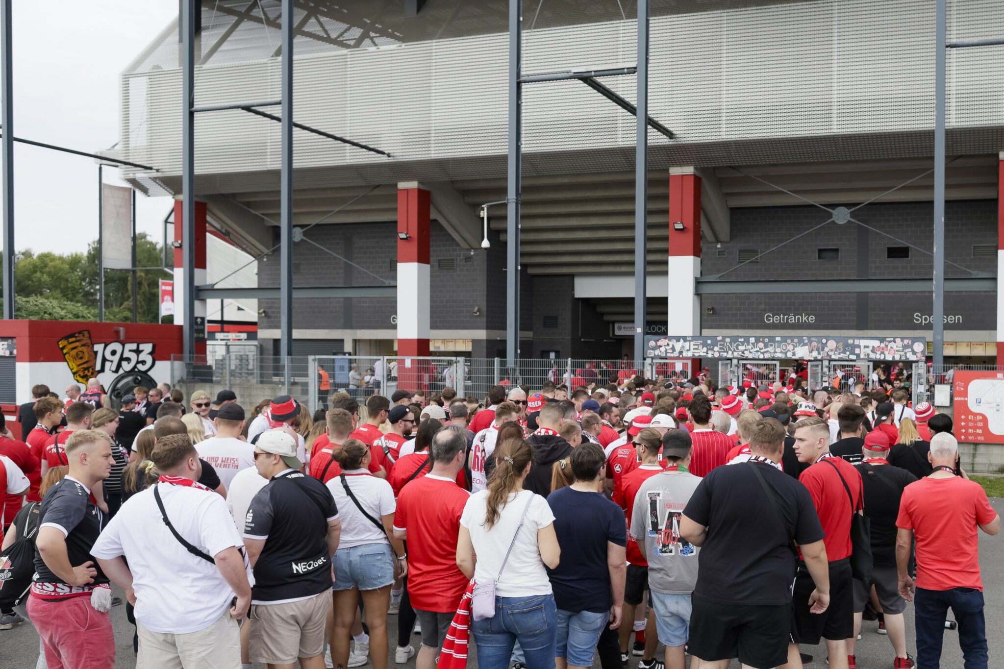 Einhausung vor der Westkurve: Baubeginn in Kürze – Rot-Weiss Essen
