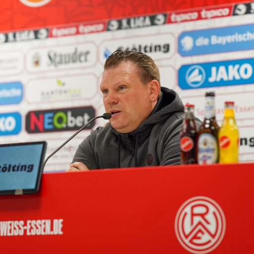 Pressekonferenz vor Duisburg