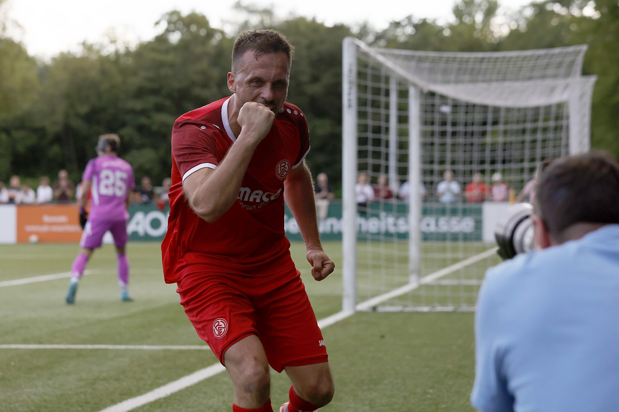 Dritter Aufstieg in Folge! Die "Zwote" spielt künftig Landesliga – Rot-Weiss Essen