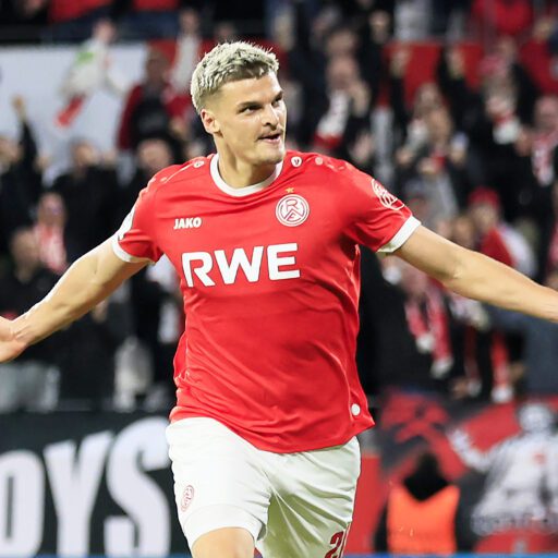 Zwei Mittelstürmer-Tore beim 2:0-Sieg gegen Fortuna Köln