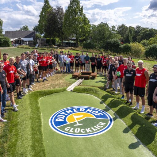 Teamevent vor Saisonstart: RWE zu Gast auf dem Rutherhof Glücklich