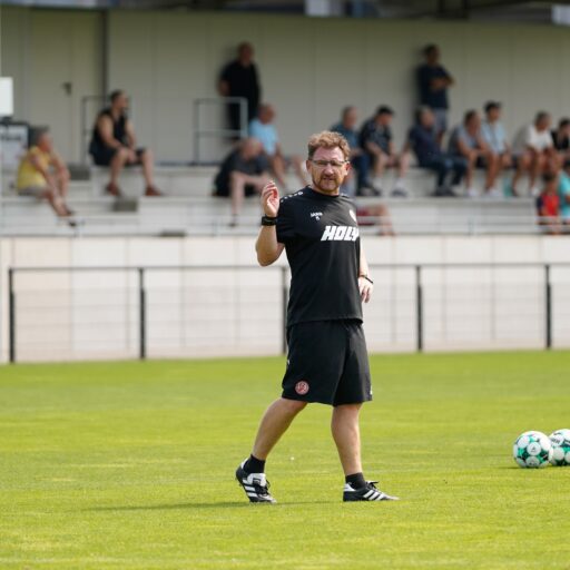 Letzte Hospitanz: RWE-Co-Trainer Paul Freier bei Werder Bremen